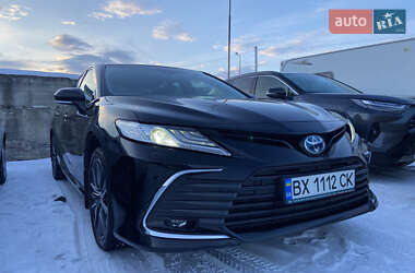 Седан Toyota Camry 2022 в Хмельницком