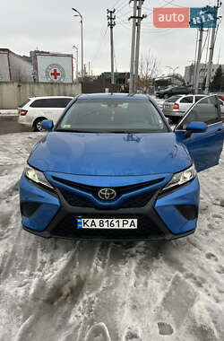 Седан Toyota Camry 2019 в Киеве
