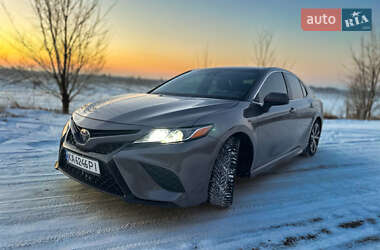 Седан Toyota Camry 2019 в Хотове