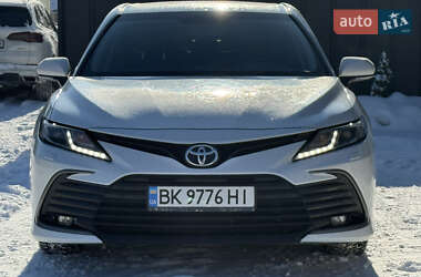 Седан Toyota Camry 2021 в Ровно