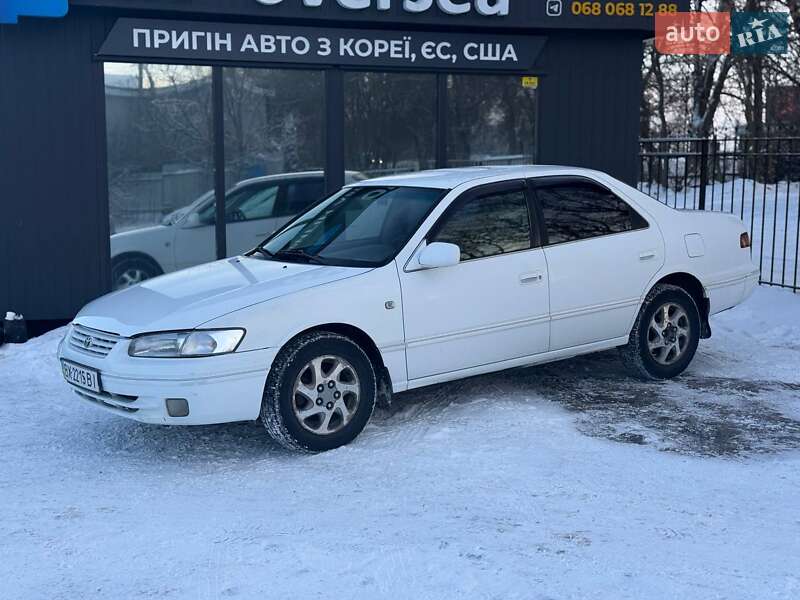 Седан Toyota Camry 1997 в Хмельницком