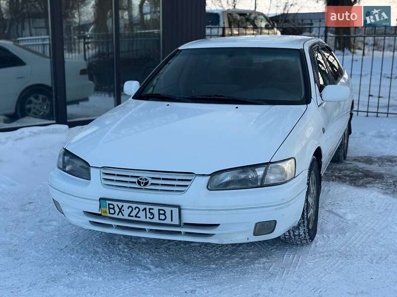 Седан Toyota Camry 1997 в Хмельницком