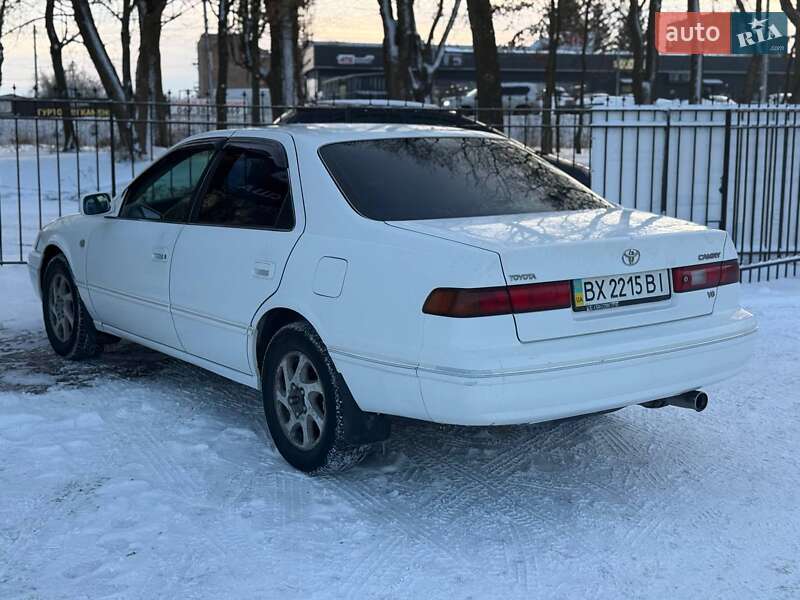 Седан Toyota Camry 1997 в Хмельницком