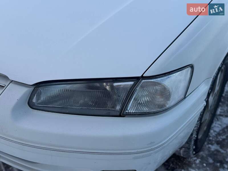 Седан Toyota Camry 1997 в Хмельницком