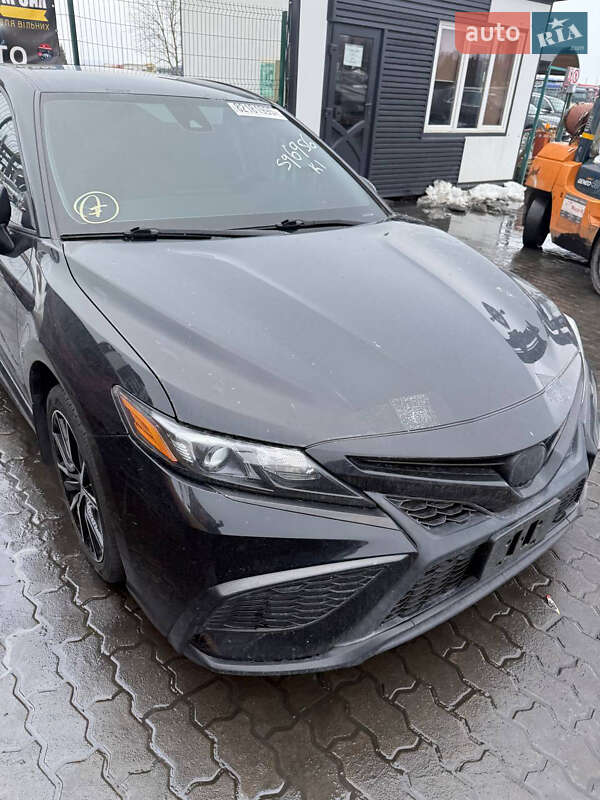 Седан Toyota Camry 2022 в Киеве