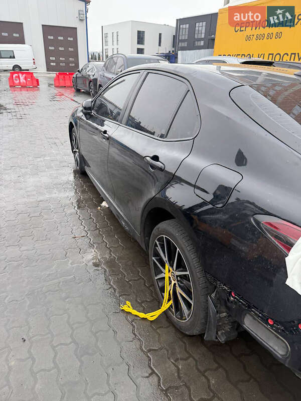Седан Toyota Camry 2022 в Киеве