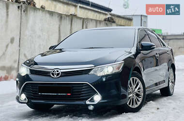 Седан Toyota Camry 2017 в Киеве