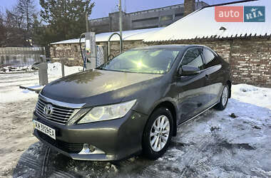 Седан Toyota Camry 2013 в Львове