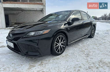Седан Toyota Camry 2022 в Нововолынске