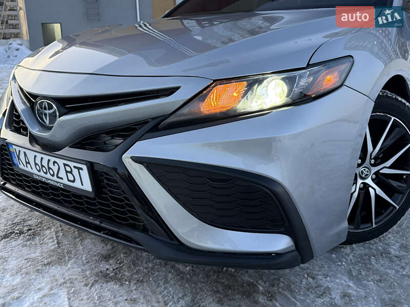 Седан Toyota Camry 2023 в Киеве