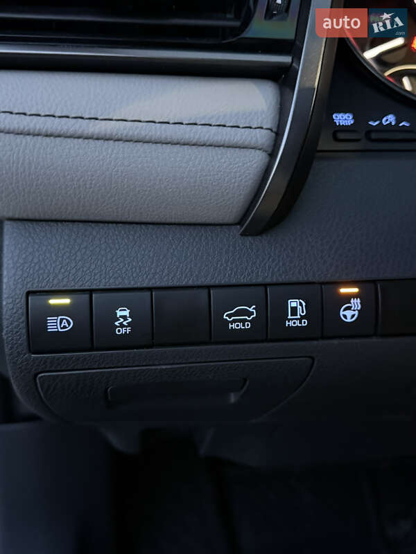 Седан Toyota Camry 2023 в Киеве