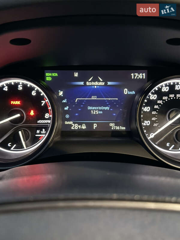 Седан Toyota Camry 2023 в Киеве