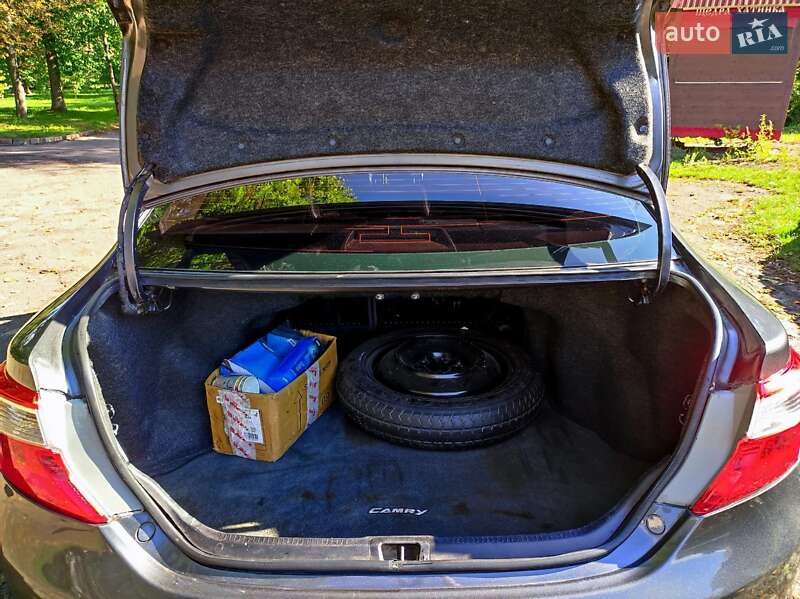 Седан Toyota Camry 2013 в Коростышеве