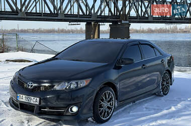 Седан Toyota Camry 2013 в Днепре