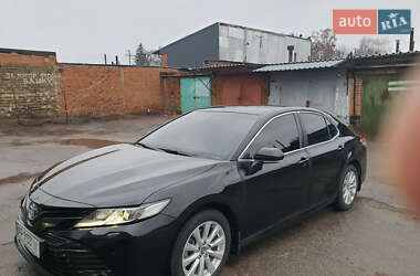 Седан Toyota Camry 2017 в Полтаве