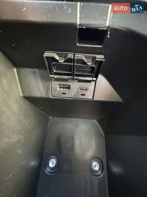 Седан Toyota Camry 2023 в Борщеве