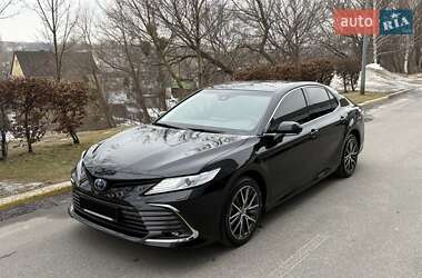 Седан Toyota Camry 2023 в Киеве