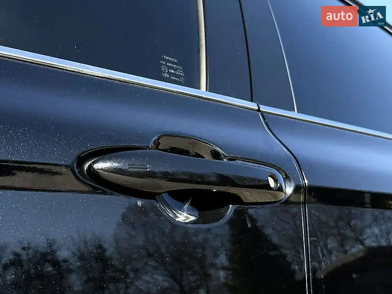 Седан Toyota Camry 2019 в Львове