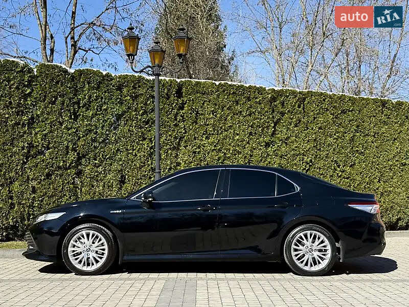 Седан Toyota Camry 2019 в Львове