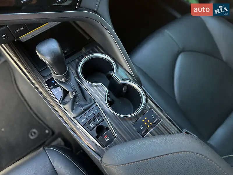 Седан Toyota Camry 2019 в Львове