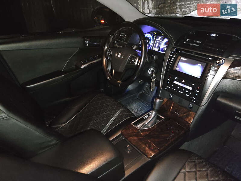 Седан Toyota Camry 2016 в Киеве