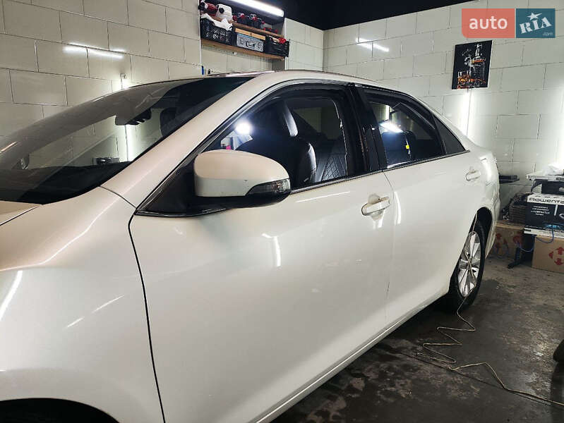 Седан Toyota Camry 2016 в Киеве