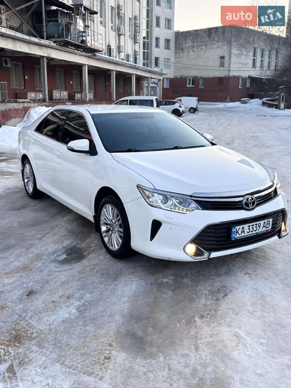Седан Toyota Camry 2016 в Чернигове
