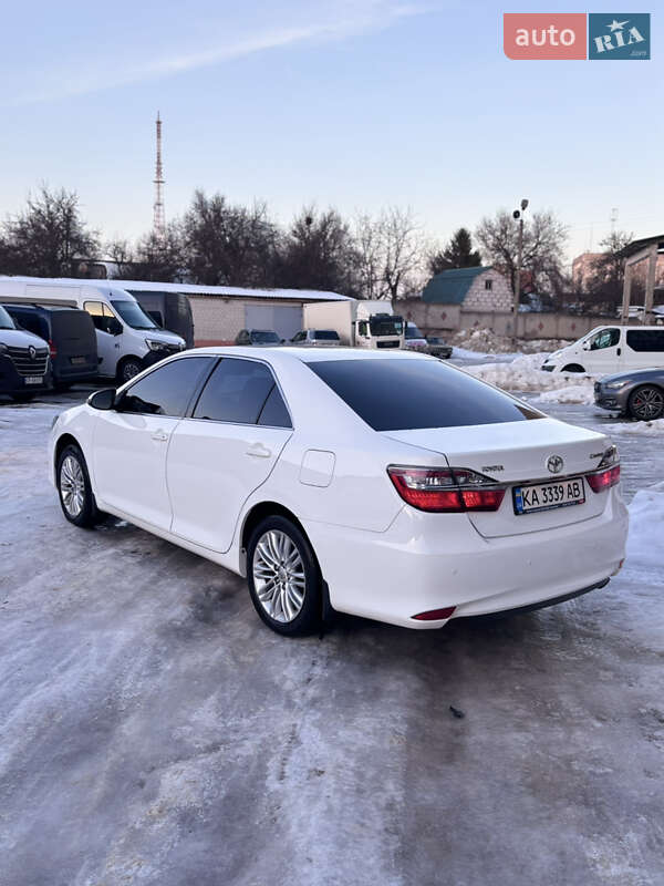 Седан Toyota Camry 2016 в Чернигове