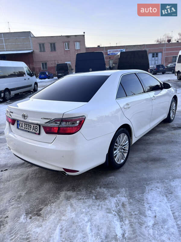 Седан Toyota Camry 2016 в Чернигове