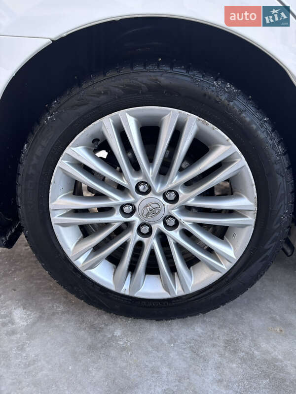 Седан Toyota Camry 2016 в Чернигове