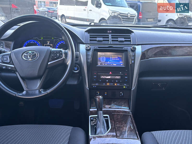 Седан Toyota Camry 2016 в Чернигове