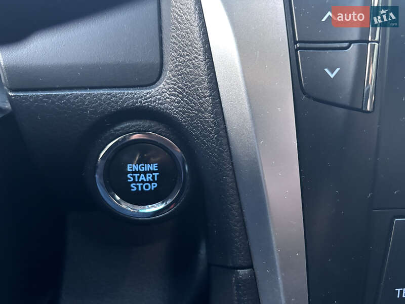 Седан Toyota Camry 2016 в Чернигове