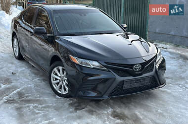 Седан Toyota Camry 2018 в Киеве