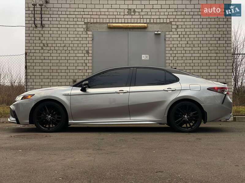 Седан Toyota Camry 2020 в Киеве