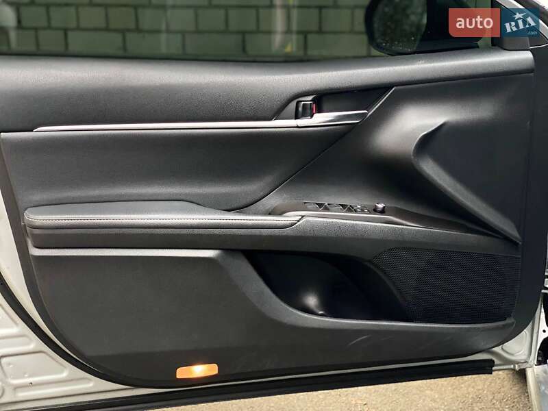 Седан Toyota Camry 2020 в Киеве