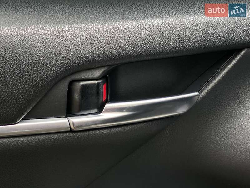 Седан Toyota Camry 2020 в Киеве