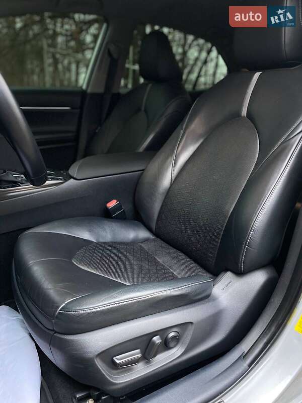 Седан Toyota Camry 2020 в Киеве