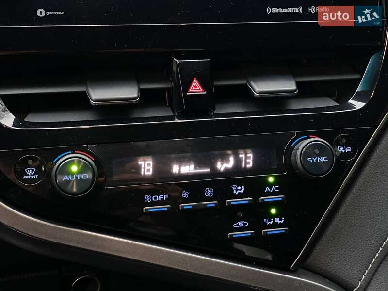 Седан Toyota Camry 2020 в Киеве