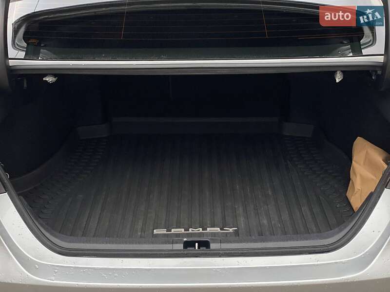 Седан Toyota Camry 2020 в Киеве