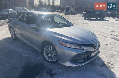 Седан Toyota Camry 2017 в Киеве