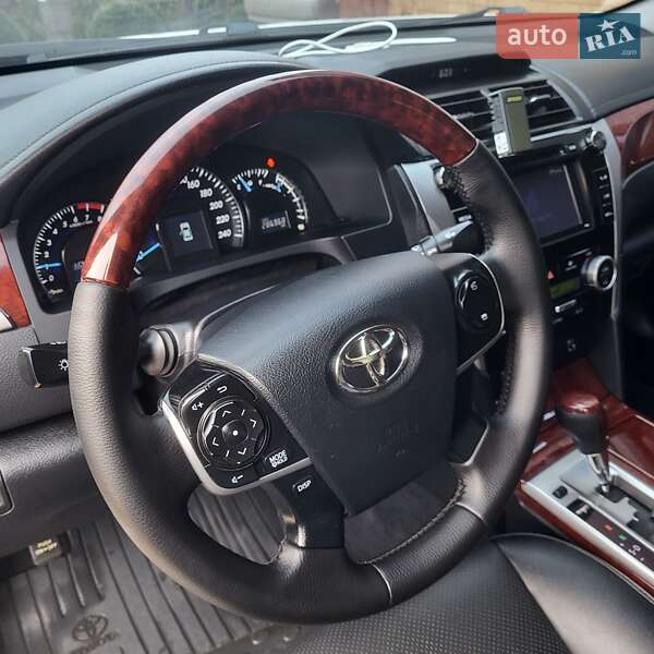 Седан Toyota Camry 2011 в Смеле