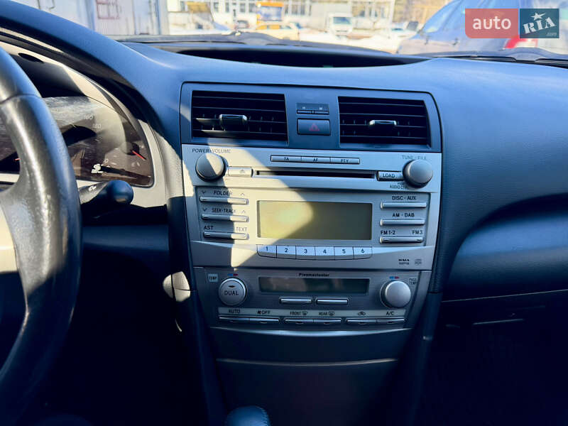 Седан Toyota Camry 2010 в Житомире