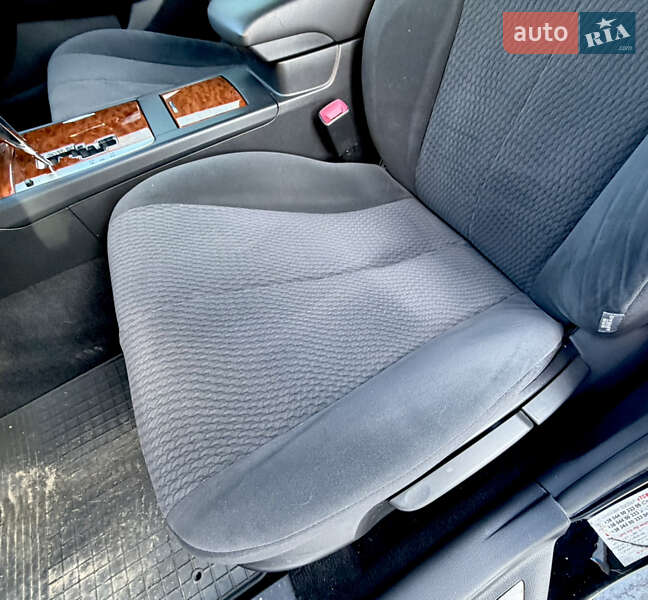 Седан Toyota Camry 2010 в Житомире