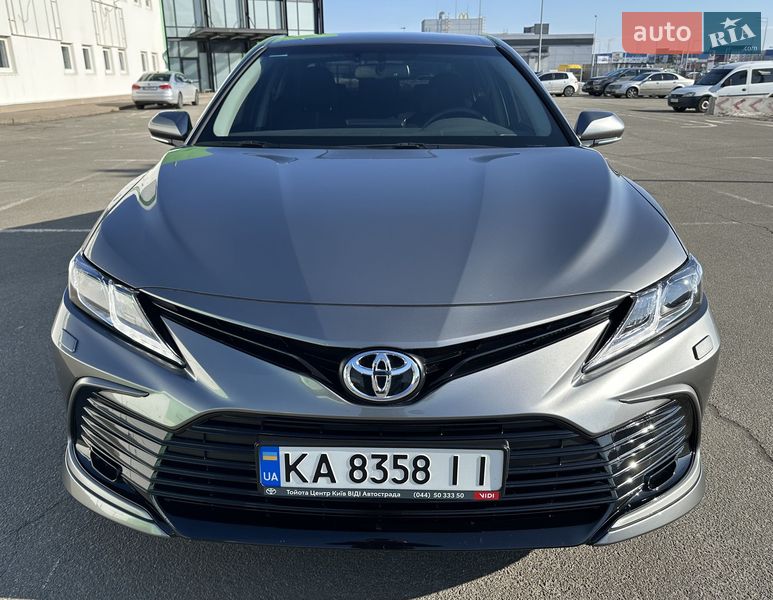 Седан Toyota Camry 2023 в Киеве