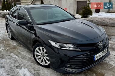 Седан Toyota Camry 2020 в Киеве