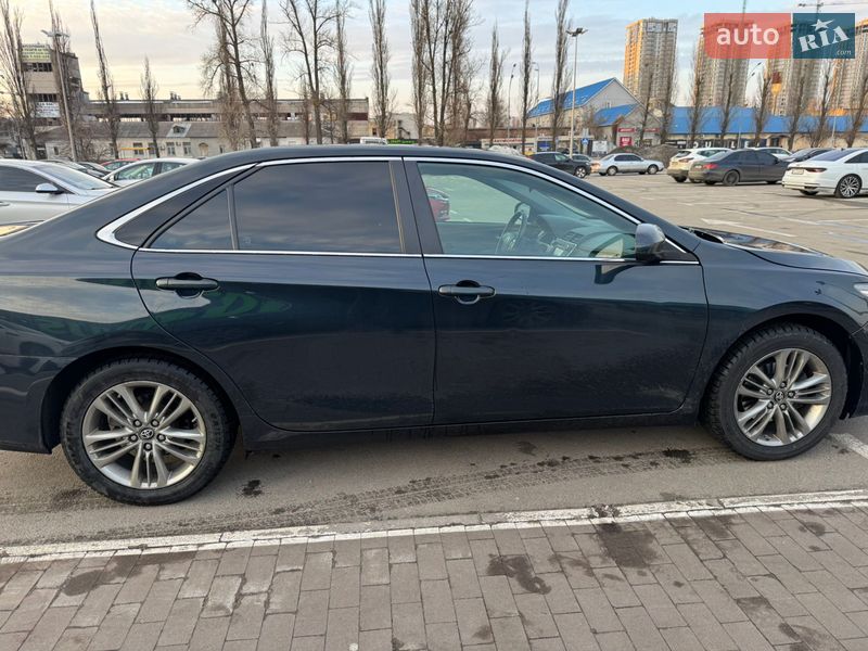 Седан Toyota Camry 2017 в Киеве