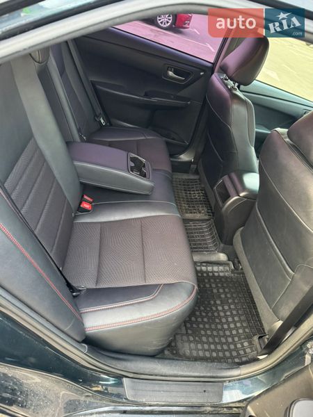 Седан Toyota Camry 2017 в Киеве