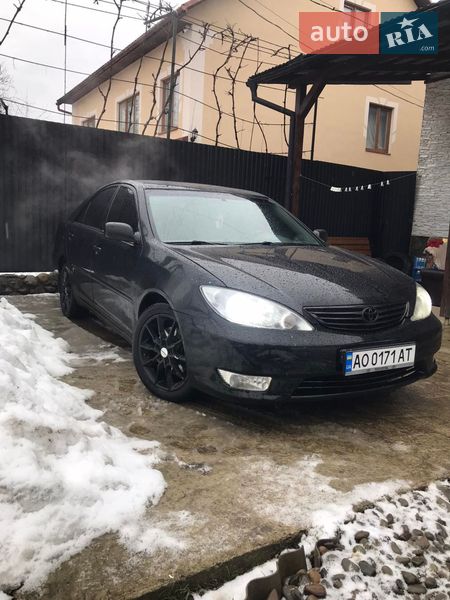 Седан Toyota Camry 2005 в Ужгороде
