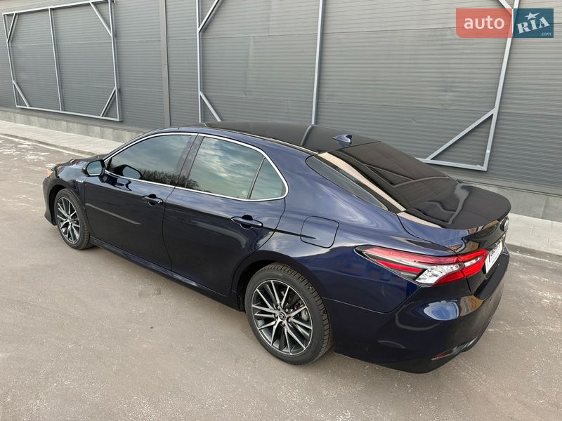 Седан Toyota Camry 2021 в Киеве