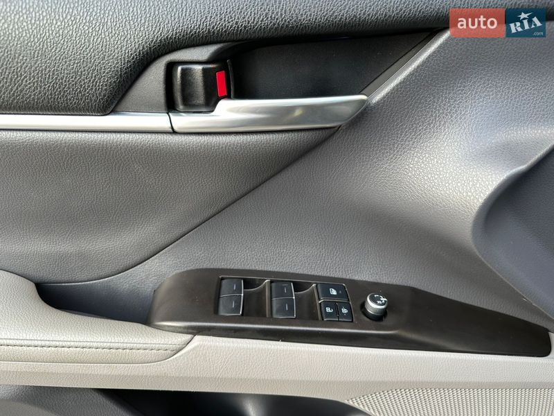 Седан Toyota Camry 2021 в Киеве
